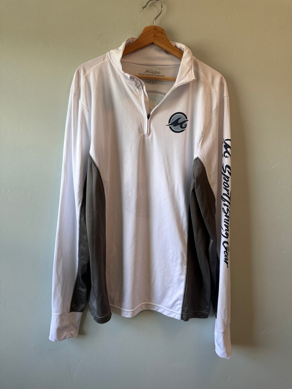 MOJO Sportswear White Pullover Fishing Top